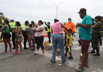 Tensión y protestas en La Guaira entre los desalojados por el terremoto de Venezuela