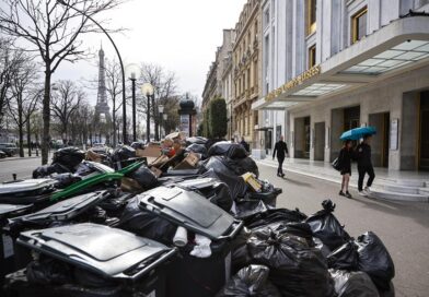 Los basureros de París endurecerán la huelga si Macron no retira su reforma