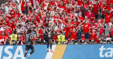 Canadá logra ante Catar su primera victoria mundialista y lamenta lesión de Koné