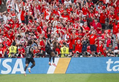 Canadá logra ante Catar su primera victoria mundialista y lamenta lesión de Koné