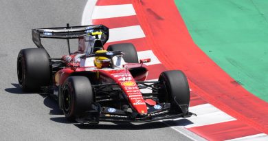 Hamilton gana en Montmeló y logra su primer triunfo con Ferrari