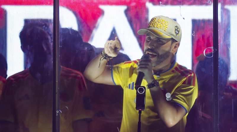De la Espriella enfrenta cuestionamientos por su nacionalidad estadounidense y una denuncia por presuntos vínculos con paramilitares