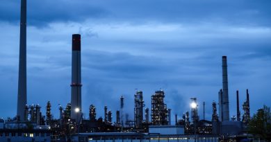 El petróleo Texas cierra por debajo de los 85 dólares, ante posible acuerdo de EEUU e Irán