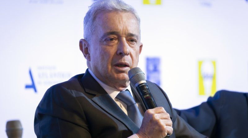 El expresidente Álvaro Uribe es citado a indagatoria por dos masacres de paramilitares