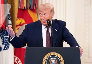 Trump afirma que Irán está «acabado» y que no recibirá «ni diez centavos» de EEUU