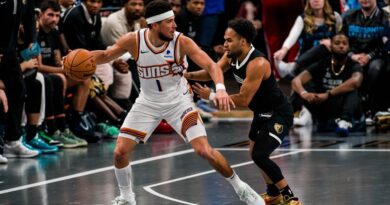 Booker toma Nueva York con un triple ganador y Suns suman siete triunfos seguidos