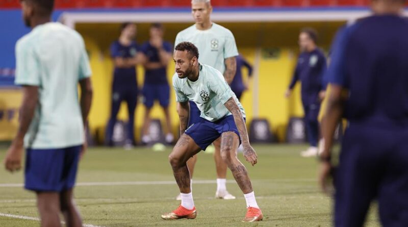Neymar se entrena con el grupo