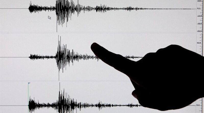 Un sismo de magnitud 5,2 alimenta un enjambre sísmico frente a las costas de Ecuador