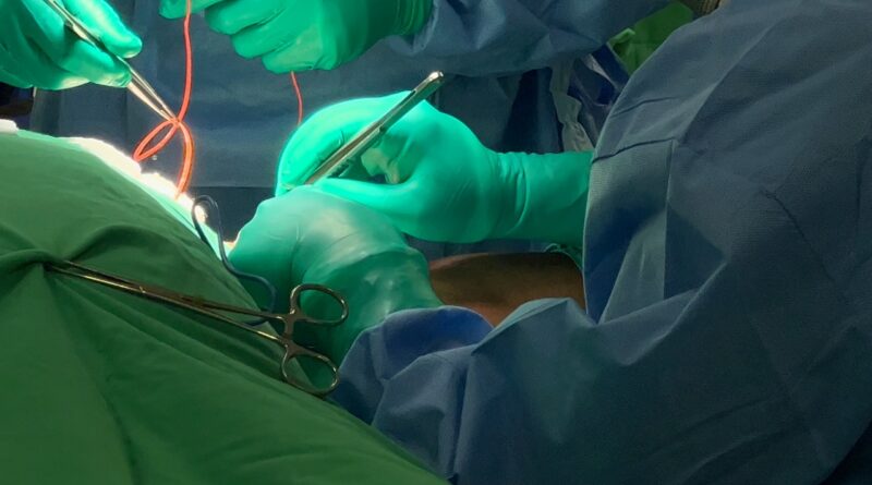 Cirugía innovadora con catéter ‘Héroe’ en Ciudad de la Salud