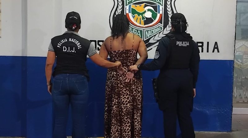 Aprehenden a ex funcionaria de La Lotería por presunto peculado