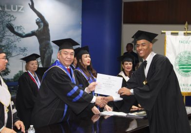 Facultad de Comunicación Social de la Universidad de Panamá gradúa a 221 nuevos profesionales en su 42° aniversario