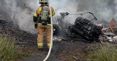 Una víctima fatal: Bomberos controlan emergencia por explosión de vehículo articulado en Viguí; autoridades investigan las causas del incidente