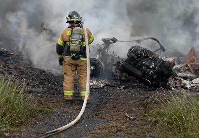 Una víctima fatal: Bomberos controlan emergencia por explosión de vehículo articulado en Viguí; autoridades investigan las causas del incidente