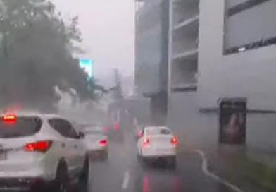 Fuerte aguacero anega las principales vías de la capital y complica el tráfico