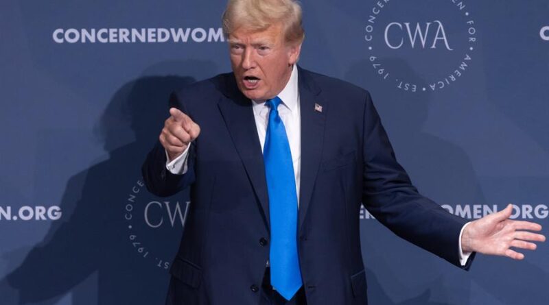 Trump se burla de sus adversarios y refuerza su discurso sobre el cierre de la frontera