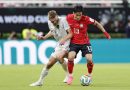 Corea va de menos a más y derrota a la República Checa, en el debut de ambos