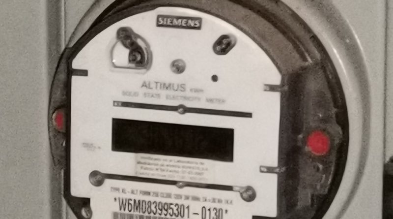Panameños seguirán pagando electricidad cara si no se reforma el sistema, advierte expresidente de la Spia